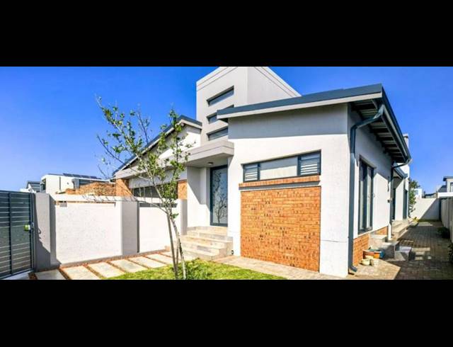 4 BEDROOM HOUSE FOR SALE IN GLEN MARAIS